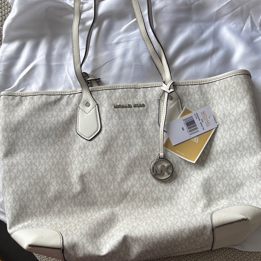 Michael Kors Elegant Cream Tote